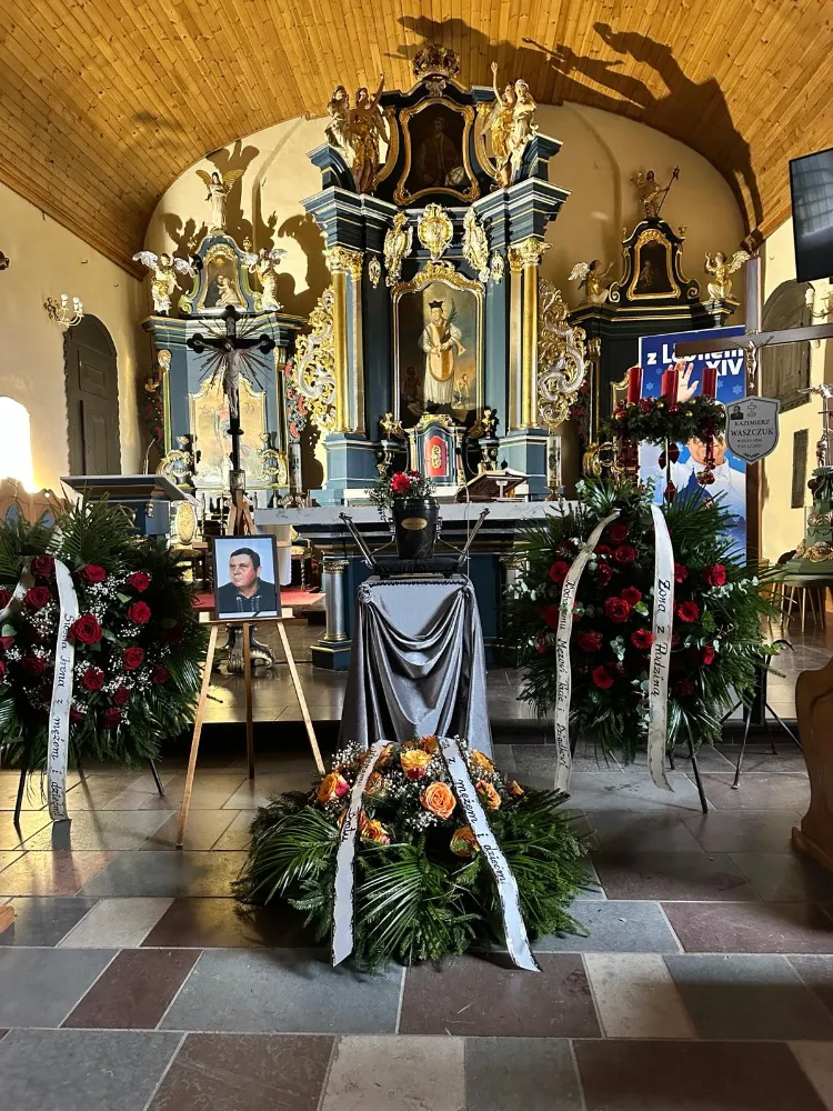 Pogrzeb z urną w kościele. Przystań zakład pogrzebowy organizuje kremacje w gdańsku w krematorium.